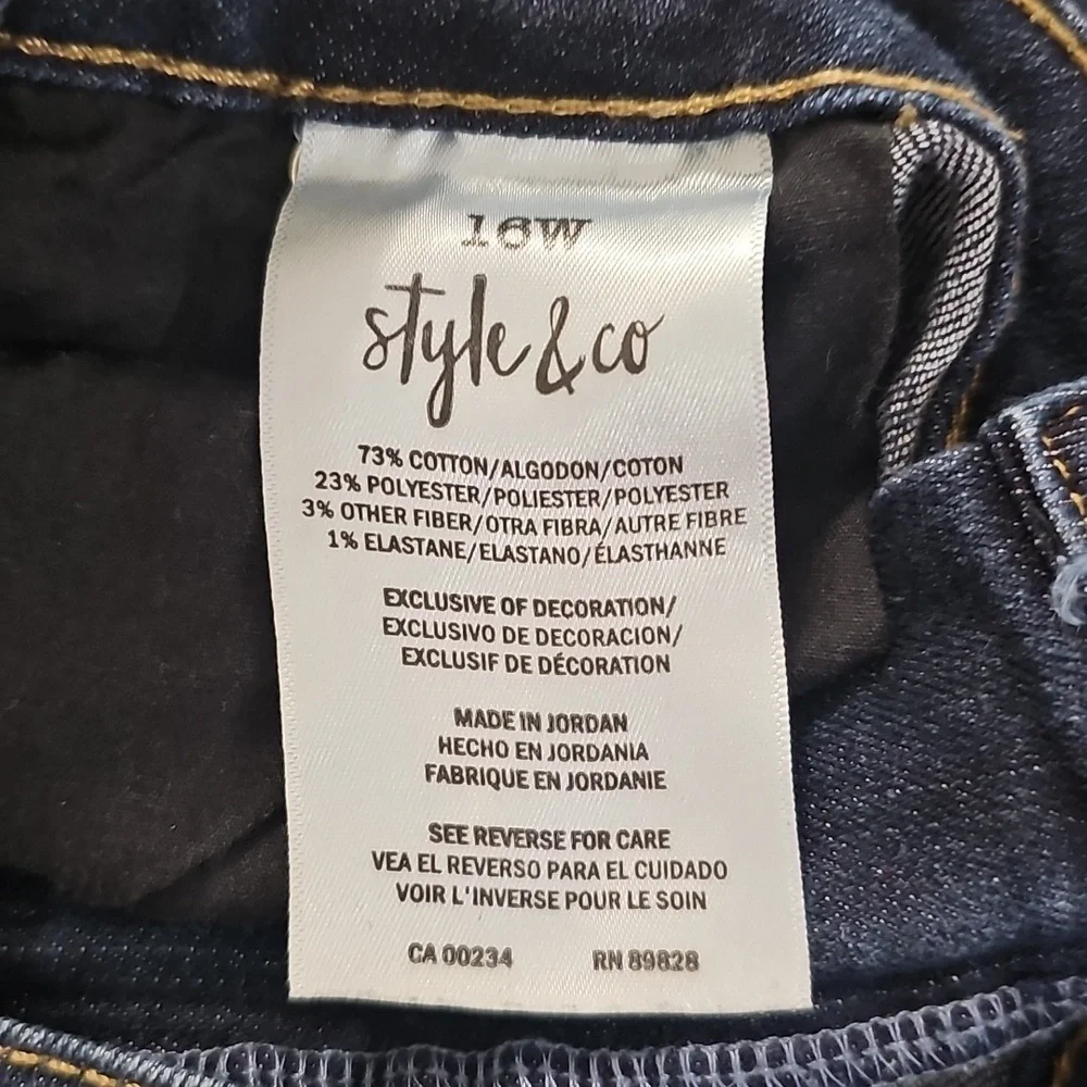 Style & Co - Curvy Boyfriend Jeans, Midrise - 16W - Good Condition Used - Picture 5 of 6